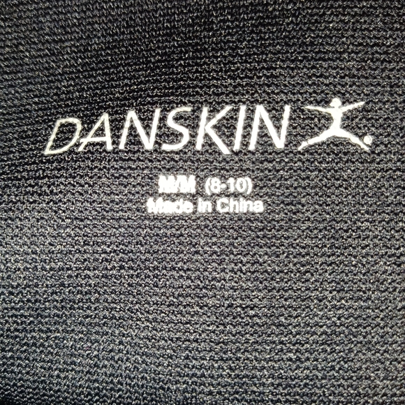 5 Pieces 3 TOPS, 1 PANTS, & 1 CAPRI LEGGINGS Women's - Picture 9 of 16